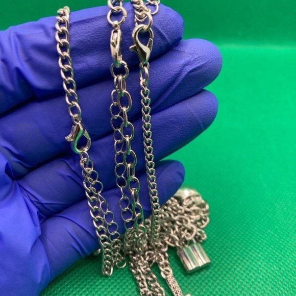 Gothic Skull Necklace Set - Picture 9 of 10